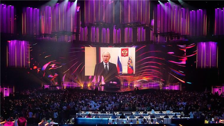 Moskaus Konkurrenz zum ESC: Über 20 Länder auf der Bühne In der Moskauer Konzerthalle Live Arena veranstaltet Russland den Musikwettbewerb Intervision - die Gegenveranstaltung zum Eurovision Song Contest.
