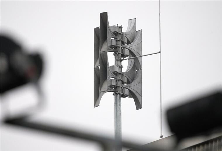 Alarmsirenen reißen die Nordenhamer nachts aus dem Schlaf In der Nacht zu Sonnabend heulten in Nordenham mehrere Sirenen. Gab es einen größeren Einsatz?