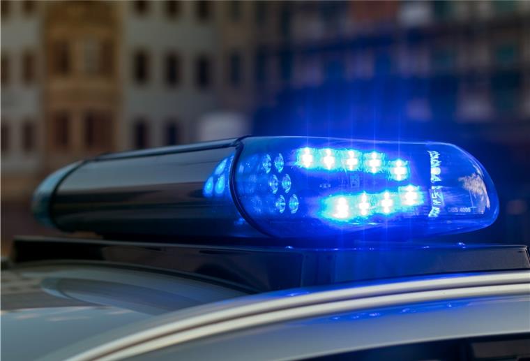 Hiddingen: Einbrecher erbeuten reichlich Alkohol In der Nacht zum Montag sind unbekannte Täter in die Scheune eines Gasthauses an der Neuenkirchener Straße bei Hiddingen eingebrochen. Das berichtet die Polizei.