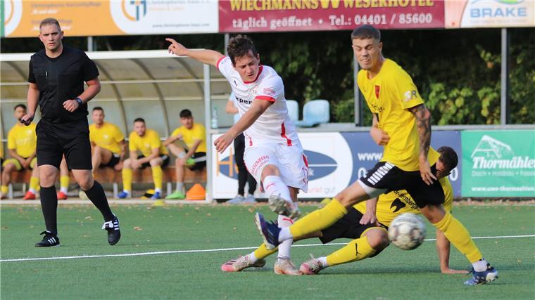 SV Brake scheidet erst im Elfmeterschießen aus Jan Speer vom Fußball-Bezirksligisten SV Brake