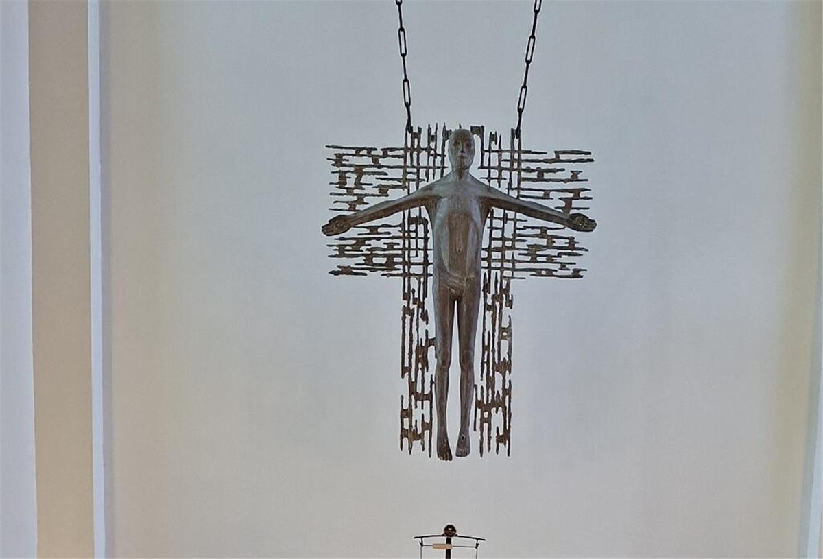 Gekreuzigter Jesus in der Auferstehungskirche Bremervörde