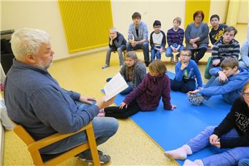 In der Schule am Siel hat Jürgen Lange vorgelesen.