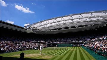 In der Sonne sind es mehr als 30 Grad auf dem Centre Court.
