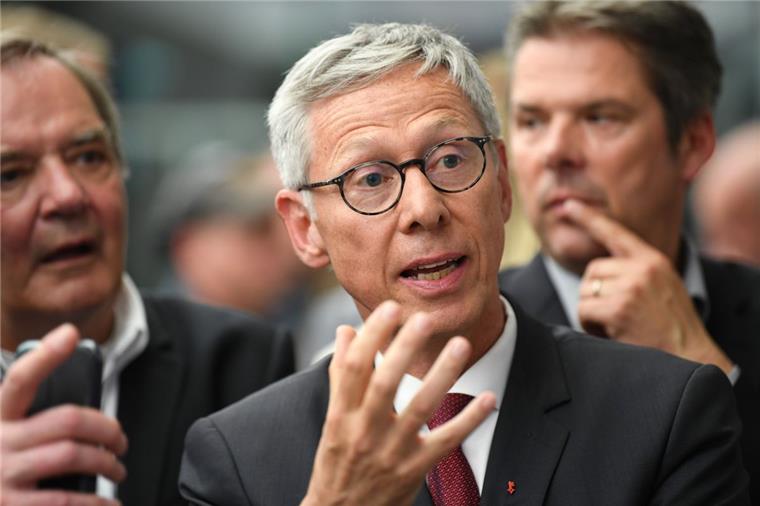 Jetzt geht es los: In der SPD regt sich Widerstand gegen Wahlverlierer Carsten Sieling: Dieter Reinken fordert seinen Rückzug.