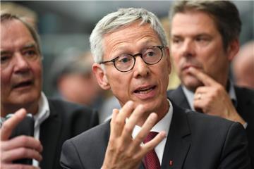 Jetzt geht es los: In der SPD regt sich Widerstand gegen Wahlverlierer Carsten Sieling: Dieter Reinken fordert seinen Rückzug.