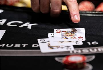 In der Spielbank Bremen wird das Klassische Spiel mit American Roulette, Black Jack und Poker sowie das Automatenspiel angeboten.