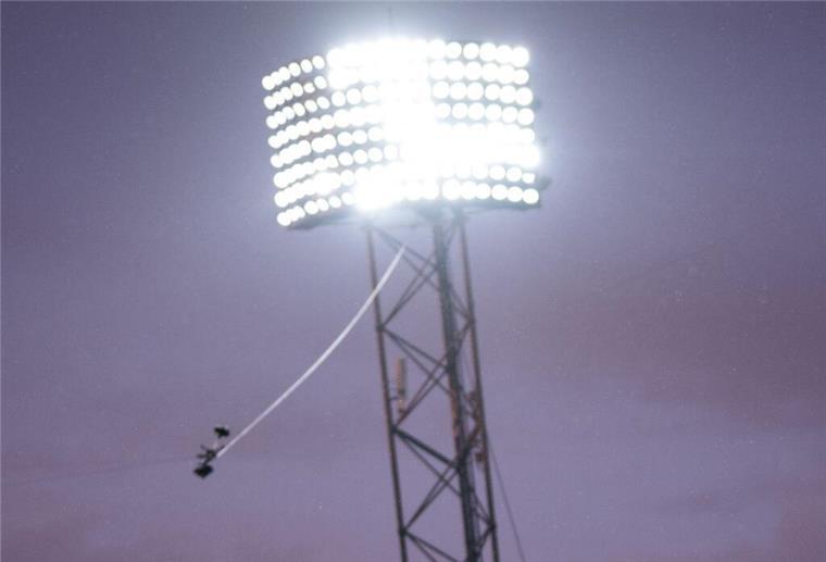 Stadt Bremen: LED-Technik für Flutlicht auf allen Sportplätzen Flutlicht-Anlage
