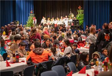 In der Stadthalle wird wieder zur Weihnachtszeit für bedürftige Menschen gesorgt.
