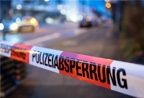 In der Straße An der Geeste unter der Kennedybrücke in Bremerhaven-Geestemünde ereignete sich ein Angriff, bei dem ein 17-Jähriger wohl mit einem Messer verletzt wurde (Symbolbild)