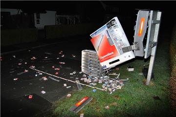 In der vergangenen Nacht ist in der Abbestraße im Ortsteil Eckernfeld dieser Zigarettenautomat gesprengt worden.