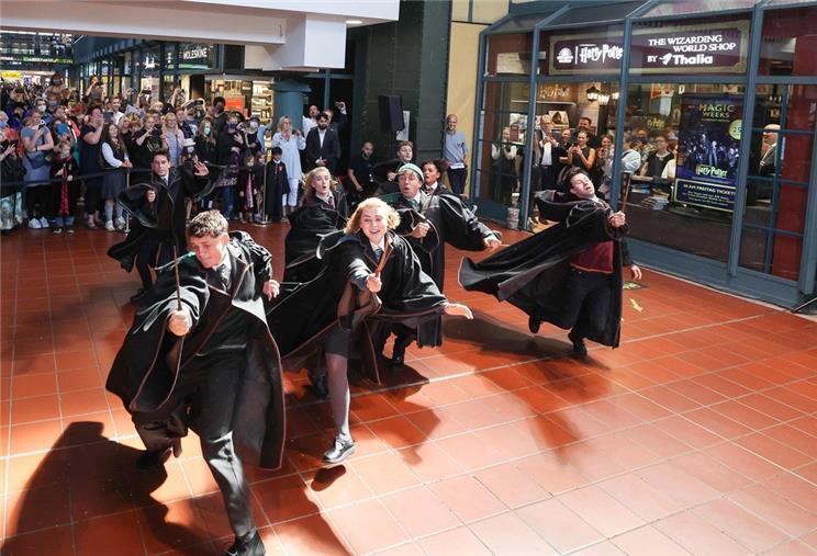 Aufführung aus HarryPotterTheaterstück im Hamburger Bahnhof