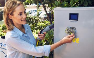 In der Wesermarsch werden immer mehr öffentliche Stromtankstellen eröffnet. Doch die Zahl der E-Autos ist nach wie vor gering. Aktuell gibt es 92 reine Elektro- und 244 Hybridfahrzeuge.