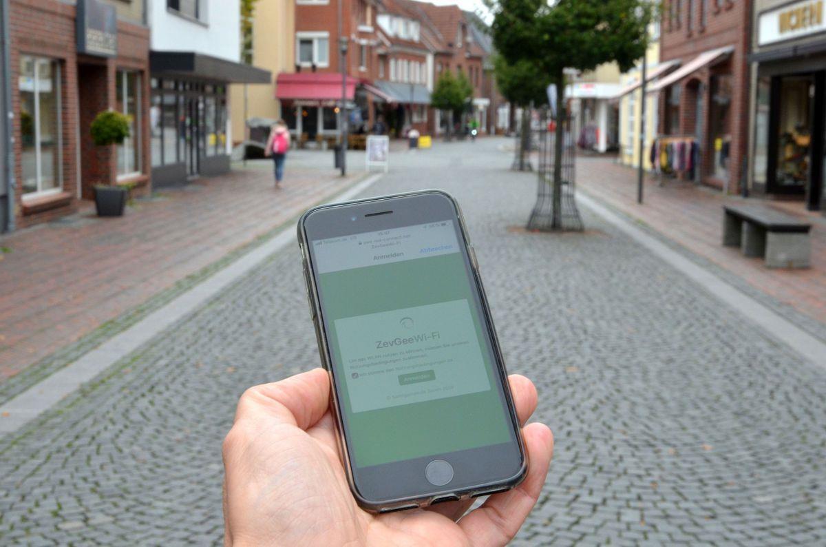 In der Zevener Innenstadt gibt es jetzt kostenloses WLAN. Nach erfolgreicher Testphase wurde das „ZevGeeWi-Fi“ getaufte Netz (ZevGee steht für Zevener Geest) für jedermann freigeschaltet.
