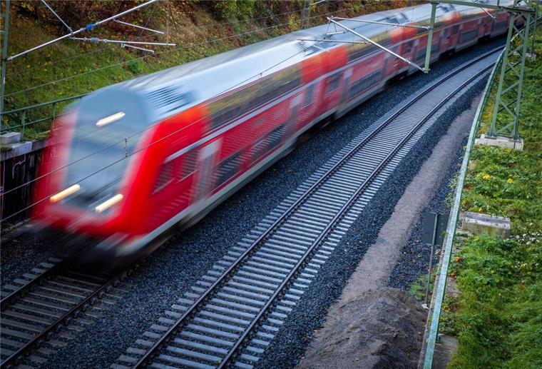 In Deutschland gibt es sehr viel mehr Verkehrsverbünde als Bundesländer - es könnten also alle paar Kilometer andere Regeln gelten.