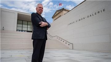 In Deutschland ist Chipperfield vor allem für die Sanierung der Neuen Nationalgalerie und den Wiederaufbau des Neuen Museums in Berlin bekannt. (Archivbild)