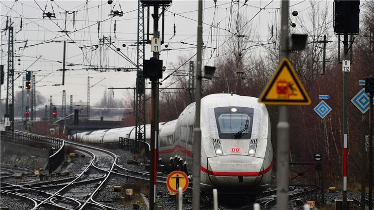 Bessere Mobilfunkversorgung in der Bahn durch neue Technik In Deutschland können Zugreisende künftig mit einem besseren Mobilfunk-Empfang rechnen.