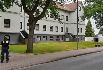 In diesem Gebäude in Ellwürden halten sich der alkoholisierte Vater und sein Sohn auf.