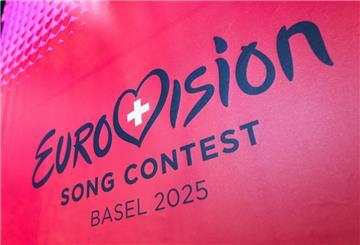  Das Logo des Eurovision Song Contest (ESC) 2025 ist auf einem Banner zu sehen. 