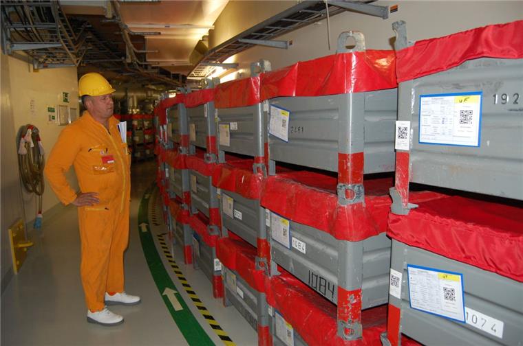 In diesen Transportbehältern wird das bereits zerkleinerte und sortierte Material verpackt und gelagert.