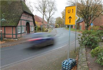 Eine Straße in Wellen.