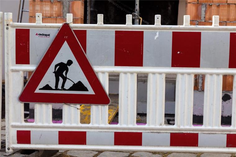 In dieser Woche kann es zu Verkehrsbehinderungen auf der Grimsbystraße kommen. Die LED-Leuchten werden ausgetauscht. 