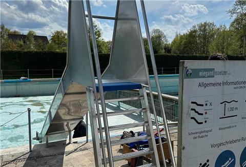 neue Wasserrutsche Quellwasserfreibad Midlum