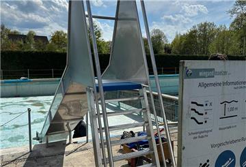 neue Wasserrutsche Quellwasserfreibad Midlum