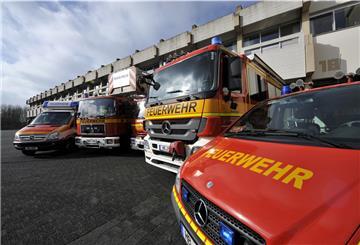 In Drangstedt gerieten eine Garage und ein Holzlager in Vollbrand.