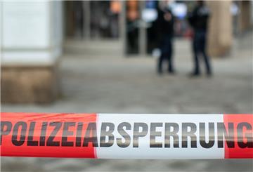 Begriff Polizeiabsperrung auf Flatterband