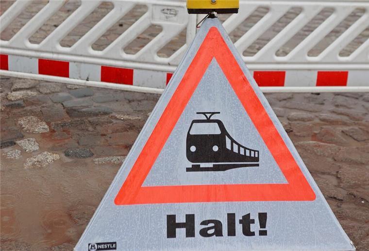 Ein gesperrter Bahnübergang