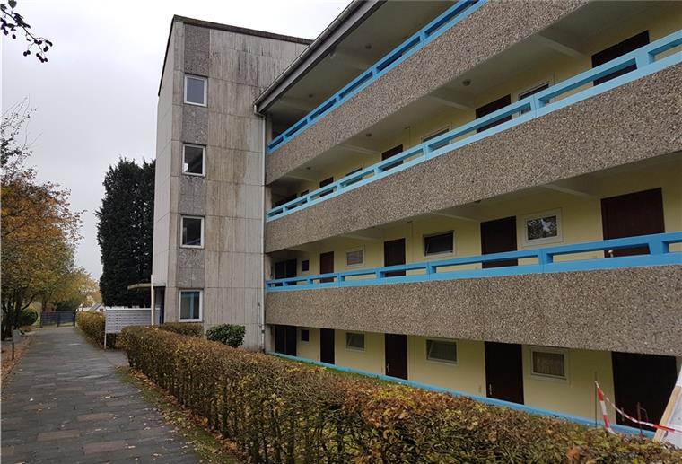 Stoteler Todesschuss: Tatwaffe weiterhin nicht auffindbar In einem der Wohnblöcke, die Anfang der 70er Jahre in Stotel gebaut wurden, soll der tödliche Schuss gefallen sein.