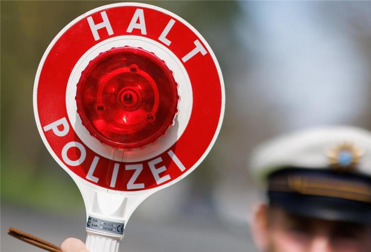 In einem Reisebus wurde die Bundespolizei fündig: Ein Vater wollte seine drei Kinder gegen den Willen der Mutter nach Tschetschenien bringen. (Symbolbild) 