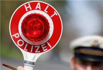 In einem Reisebus wurde die Bundespolizei fündig: Ein Vater wollte seine drei Kinder gegen den Willen der Mutter nach Tschetschenien bringen. (Symbolbild) 