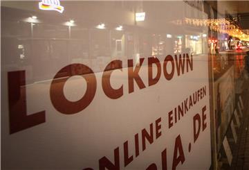 In einem Schaufenster steht „Lockdown“ geschrieben.