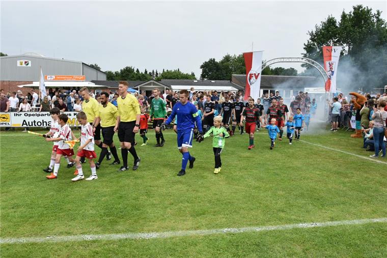FC Ostereistedt/Rhade plötzlich ohne Vorstand In einem überaus würdigen Rahmen fand der „Tag der Endspiele“ in Ostereistedt statt, doch hinter den Kulissen knirschte es beim Ausrichter FC Ostereistedt/Rhade, was letztlich zum Rücktritt der beiden Vereinsvorsitzenden führte.