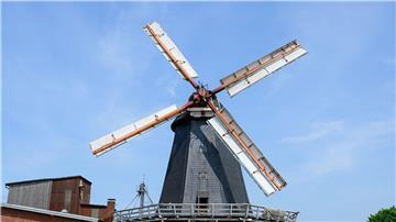In einer alten Mühle in Bardowick bei Lüneburg wird das Mahlen noch als alte Handwerkskunst betrieben.
