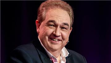 In „Faking Bad – Besser als die Wahrheit“ lädt Moderator und Gastgeber Oliver Kalkofe zum großen Lügen ein.