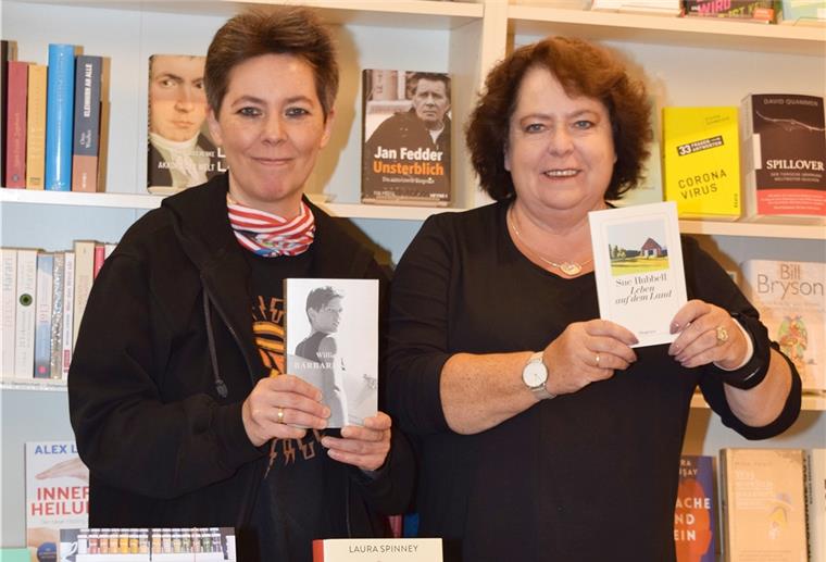 Bremerhavener Buchhändler geben Tipps für die Ferienlektüre In fremde Länder und einsame Landstriche lassen sich Nicole Steffens (links) und Gabriele Dopleb von Mausbuch in diesem Sommer literarisch entführen.