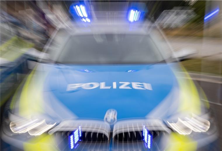 Blaulicht an einem Polizeifahrzeug