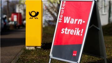 In Hamburg wurden einem Verdi-Sprecher zufolge mit Rücksicht auf die Bürgerschaftswahl am Sonntag Briefe zugestellt.