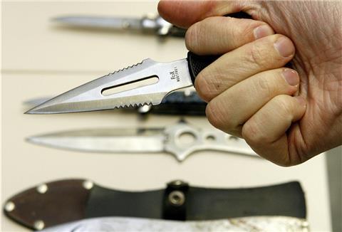 In Hanau werden mehrere Messerstecher gesucht.
