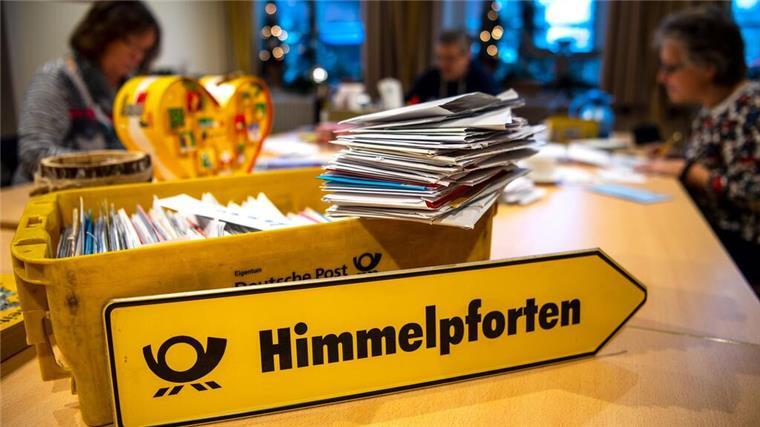Weihnachtspostfiliale eröffnet: Hier werden Tausende Wunschzettel beantwortet In Himmelpforten kommt jedes Jahr vor dem Fest reichlich Weihnachtspost an. (Archivbild)