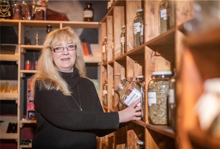 In ihrer Hexenwerkstatt bietet Anja Müller neben Ölen, Kerzen und Rauchmischungen auch Workshops an.