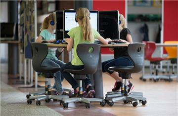 In jedem Klassenraum in der Wesermarsch sollen die Schüler mit mindestens 30 Megabit pro Sekunde durchs Netz surfen können.