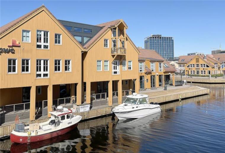 Mit der Norwegen-Fähre nach Kristiansand? Das erwartet euch vor Ort In Kristiansand finden sich klassische Holzhäuser ebenso wie moderne Architektur.