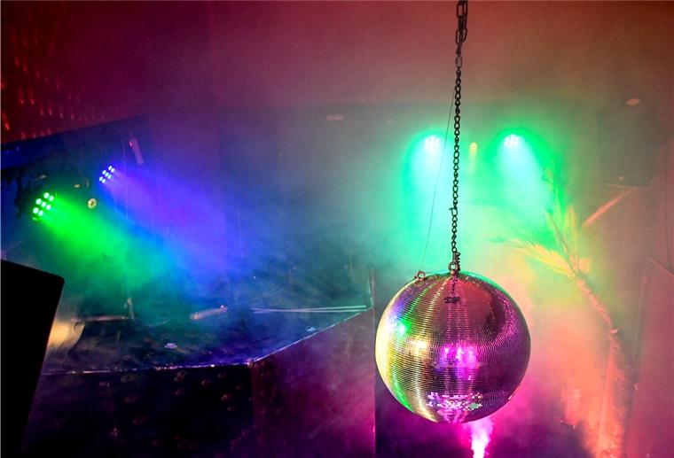 Langen: Polizei löst mehrere Treffen auf Discokugel