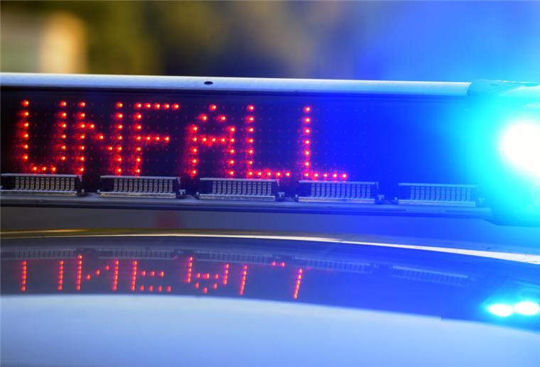 Schwerer Unfall auf der K54: Auto kollidiert mit Motorrad In Loxstedt hat sich ein schwerer Verkehrsunfall ereignet. Ein Auto kollidierte mit einem Motorrad, der Fahrer wurde schwer verletzt.
