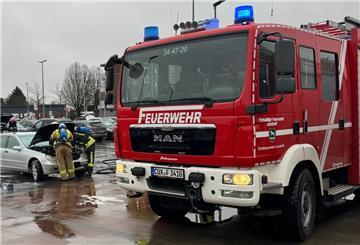 In Loxstedt musste die Feuerwehr zu einem Fahrzeugbrand ausrücken.