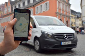 In manchen deutschen Kommunen gibt es sie schon: Anrufsammeltaxen. Der Landkreis Rotenburg hat jetzt in Bothel ein Pilotprojekt gestartet. In vielen Dörfern fahren dort ansonsten lediglich Schulbusse.
