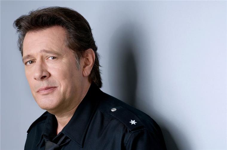 Hamburgs Polizei verabschiedet sich mit Funkspruch von Jan Fedder In mehr als 400 Folgen der ARD-Serie "Großstadtrevier" sorgte Jan Fedder als Polizeioberkommissar Dirk Matthies für Recht und Ordnung auf dem Kiez - immer mit einem großen Herz für die Schwächeren.